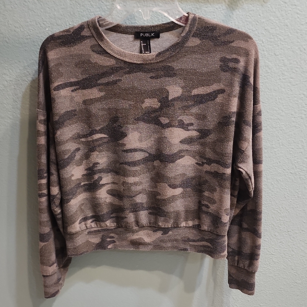 PUBLIK Women's Camouflage Crop Top